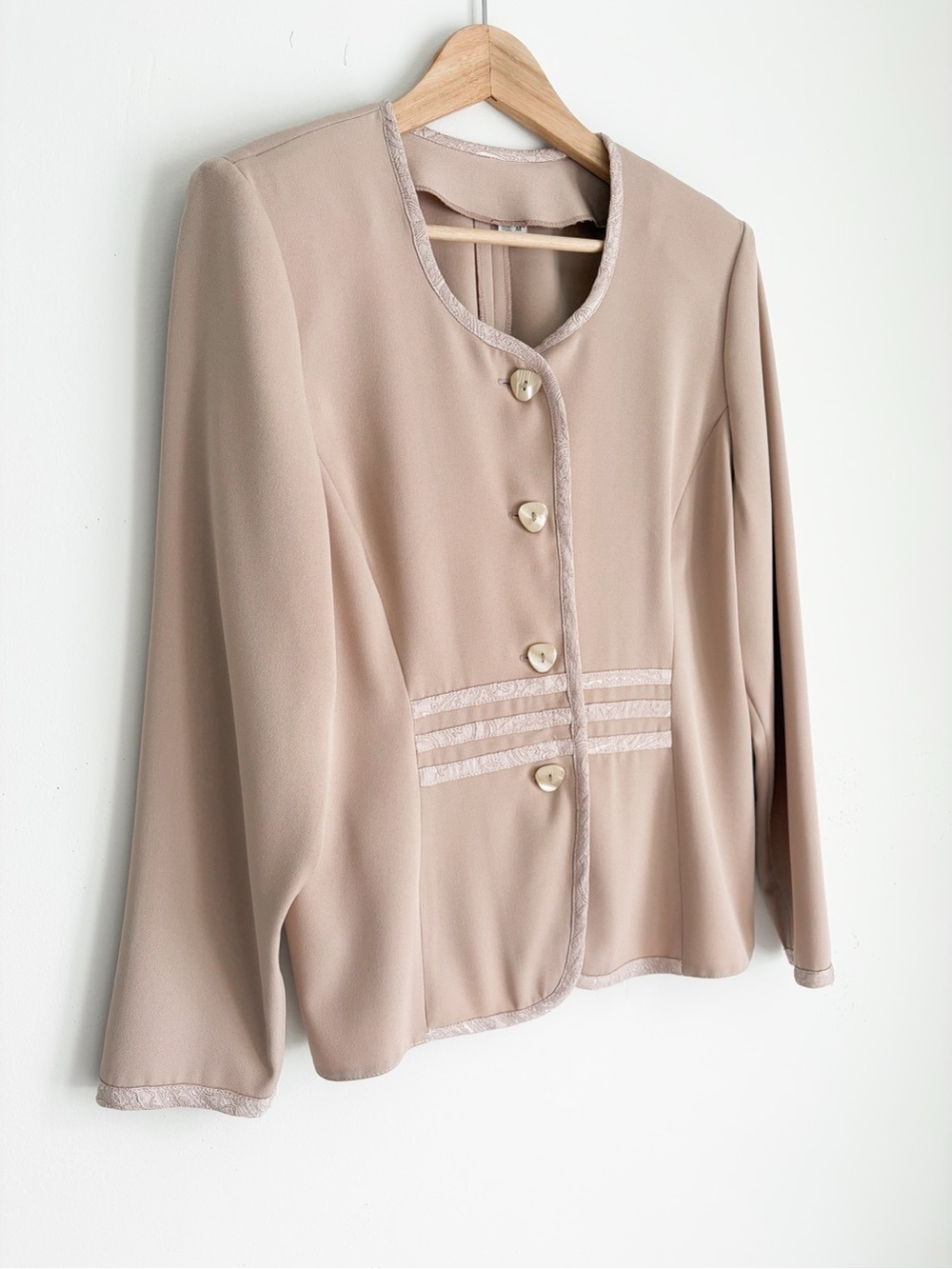 Handcrafted Vintage AGMIR Blush Pink Blazer - Size M, Made in Europe - Picture 2 of 10